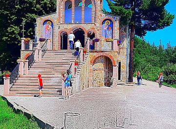 bulgaria/sredna-gora/landmark/holy-trinity-cross-forest