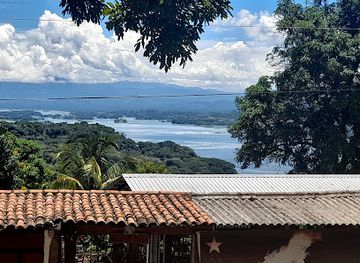 el-salvador/suchitoto/landmark/monumento-parque-san-martin