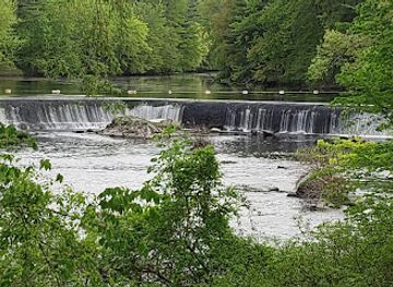 new-hampshire/lakes-region/landmark/contoocook-railroad-covered-bridge