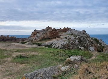 guernsey/forest/landmark/grandes-rocques-beach