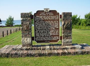 wisconsin/great-river-road/landmark/wisconsin-state-historical-marker-304-fleet-admiral-william-d-leahy