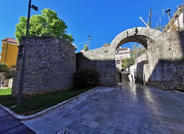 croatia/istria/landmark/town-walls