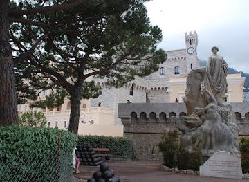 monaco/jardin-exotique/landmark/francois-grimaldi-statue