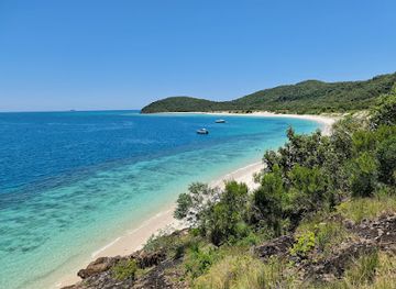 australia/whitsunday-islands/landmark/haslewood-island