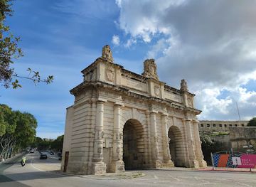 malta/gzira/landmark/porte-des-bombes