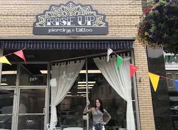wisconsin/racine/landmark/rise-up-piercing-and-tattoo