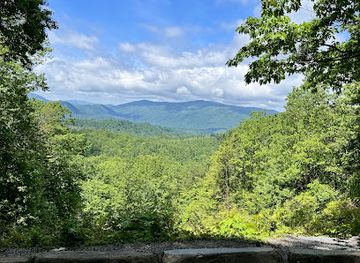 tennessee/gatlinburg/landmark/roaring-fork-motor-nature-trail