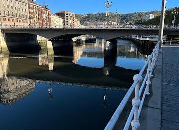 spain/bilbao/landmark/areatzako-zubia
