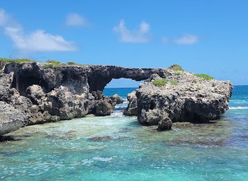 antigua-and-barbuda/fig-tree-drive/landmark/hells-gate-island