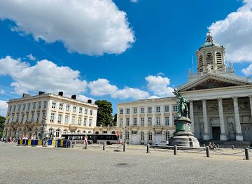 belgium/luxembourg/landmark/koningsplein-beeld-van-godfried-van-bouillon