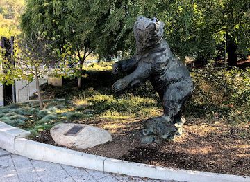 california/san-lorenzo/landmark/sturdy-the-bear-statue