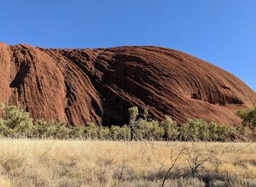 australia/uluru-kata-tjuta-national-park/landmark/uluru-base-walk