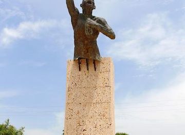 colombia/cartagena/landmark/benkos-bioho-statue