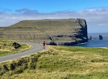 faroe-islands/miovagur/landmark/risin-og-kellingin-viewpoint