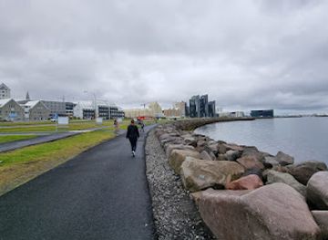 iceland/reykjavik/laugardalur/landmark/seaview-from-reykjavik