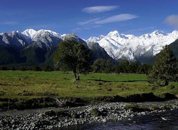 new-zealand/west-coast/landmark/lake-matheson-walk