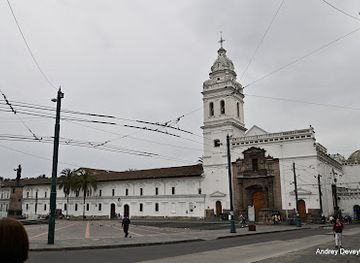 ecuador/quito/la-mariscal/landmark/monumento-mariscal-sucre