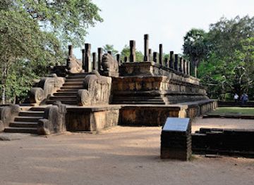 sri-lanka/polonnaruwa-district/landmark/potgul-temple
