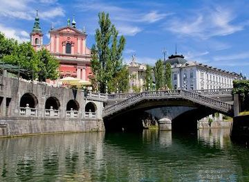 slovenia/postojna/landmark/triple-bridge
