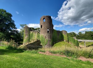 united-kingdom/monmouthshire/landmark/grosmont-castle