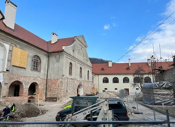 slovakia/gemer/landmark/slovenske-narodne-muzeum-muzeum-babkarskych-kultur-a-hraciek-hrad-modry-kamen