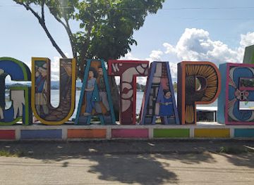 colombia/guatape/landmark/letrero-guatape
