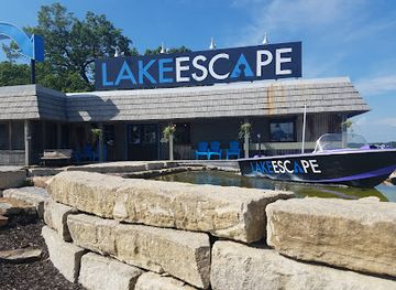 missouri/lake-of-the-ozarks/landmark/lake-escape