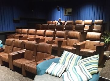 oregon/hood-river/landmark/skylight-theatre-pub