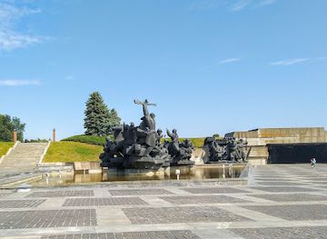 ukraine/pryazovia/landmark/ukrainian-motherland-monument