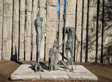 ireland/county-dublin/landmark/edward-delaney-s-famine-memorial