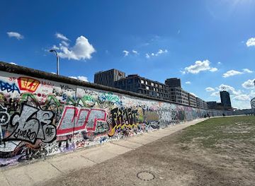 germany/berlin/friedrichshain/landmark/east-side-gallery