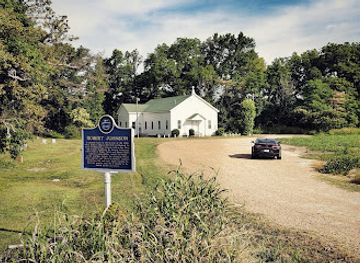 mississippi/greenwood/landmark/mississippi-blues-trail-robert-johnson-gravesite
