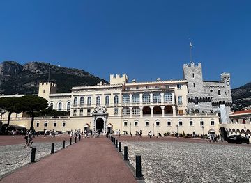 monaco/monaco-yacht-club/landmark/francois-grimaldi-statue