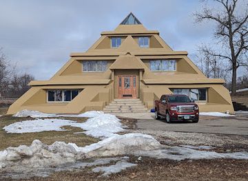 iowa/clear-lake/landmark/the-pyramid-house