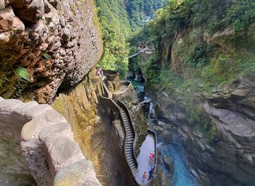 ecuador/sierra/landmark/el-pailon-del-diablo