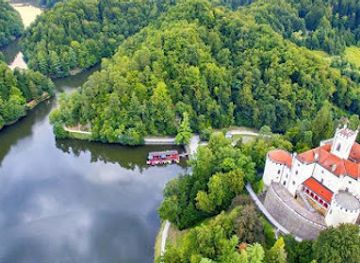 croatia/zagorje/landmark/trakoscan-castle