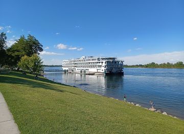 washington/richland/landmark/sterling-s-famous-steak-seafood-salad-bar-on-the-river