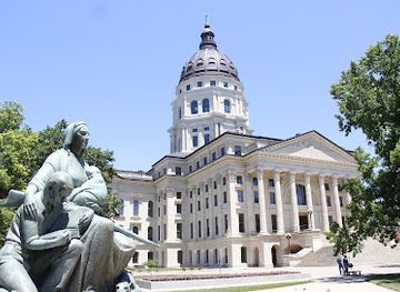 kansas/topeka/landmark/statue-of-pioneer-woman