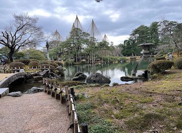 japan/kanazawa/kenrokuen-garden/landmark/kenrokuen-garden-kamisaka-gate