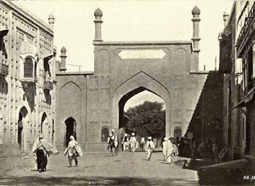 pakistan/peshawar/landmark/gunj-gate