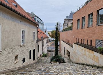 hungary/budapest/landmark/pala-staircase