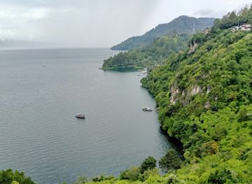 indonesia/lake-toba/landmark/batu-gantung