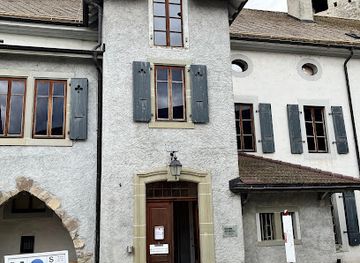 switzerland/vaud/landmark/castle-house-and-outbuildings-pavilion-towers-ramparts-and-ditches