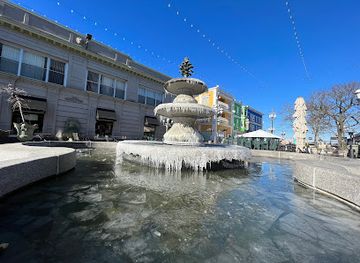 rhode-island/east-bay/landmark/depasquale-square