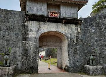 japan/okinawa/landmark/kankaimon