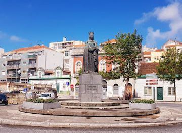 portugal/caldas-da-rainha/landmark/estatua-rainha-d-leonor