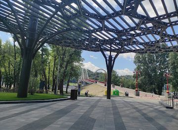 ukraine/kyiv/landmark/park-bridge