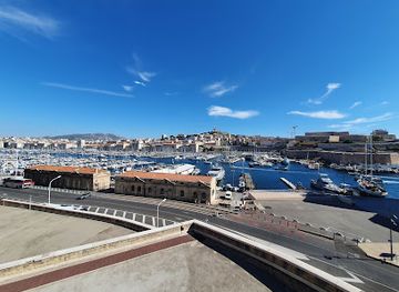 france/marseille/vieux-port/landmark/place-d-armes