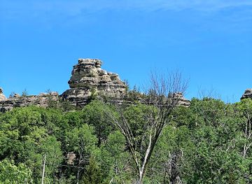 wisconsin/southern-wisconsin/landmark/wisconsin-state-historical-marker-16-castle-rock