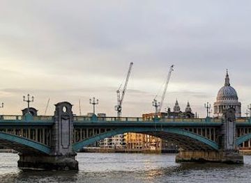 united-kingdom/london/landmark/southwark-bridge